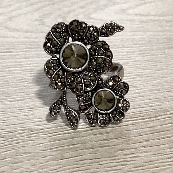 Fossil Silver Black Flower Ring Hematite Stones Marcasite Shimmery Whimsical - Picture 1 of 15